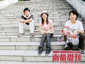 谭敏(中)硕士毕业后,有机会留在广州做科研,