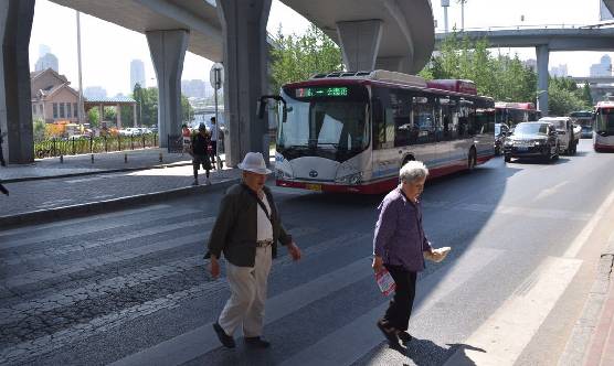 大三女生被舍友欺凌4个月：用绳勒脖、脚踹下体，严重时一天被打4次