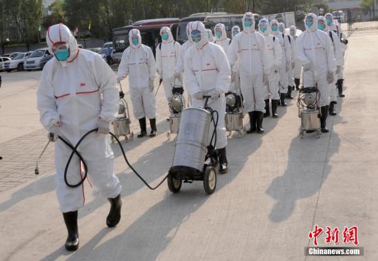 资料图 山西太原,当地卫生部门举行传染病及突发公共卫生事件应急演练竞赛 中新社发 武俊杰 摄