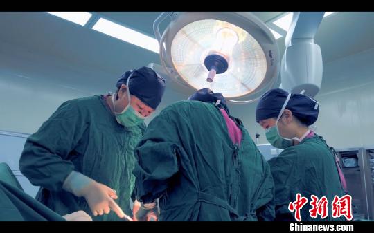 中国医学专家一次次实现临床突破。 芊烨 摄 中国医学专家一次次实现临床突破。 芊烨 摄