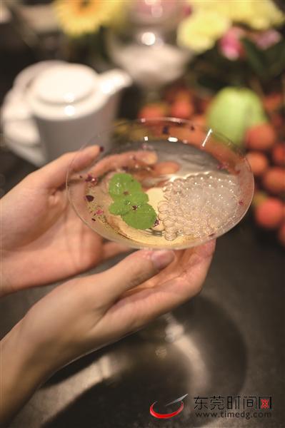 特制甜品盛宴： 给你“荔”外的爱