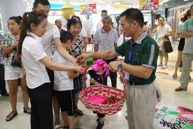 从化荔枝“邂逅”古城西安,为市民带来“甜蜜”一夏