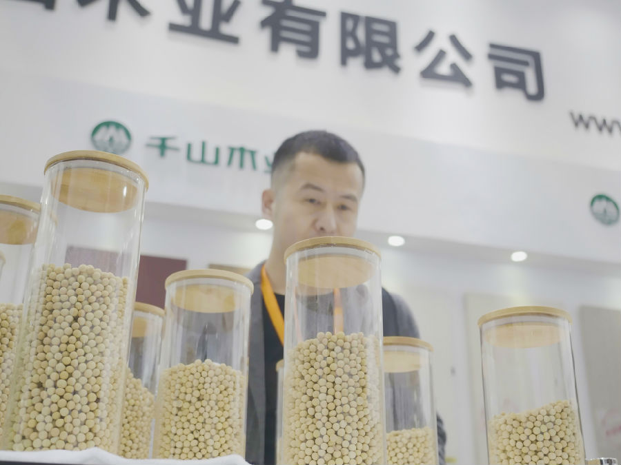 2.jpg 豆胶板材的出现,解决了大众关心的家具污染问题