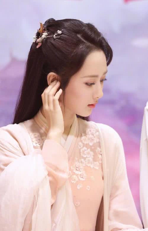 女孩用杨紫照片“网恋”,骗小伙160万,看清“真面目”惊呆了