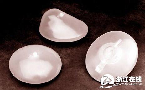 辣妈为突出线条隆胸 术后乳房高低不齐怒告医院