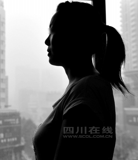 人造脂肪变包块 资中29岁女子隆胸隆成“凶器”(图)