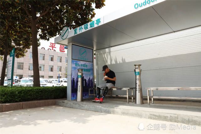 体院校草为救母打五份工 四年鲜肉变大叔引网友泪崩