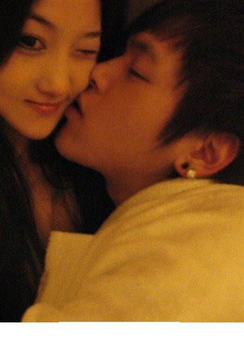 张馨予不雅性爱床照全集 被曝吸毒当过小姐被有钱人包养(图)