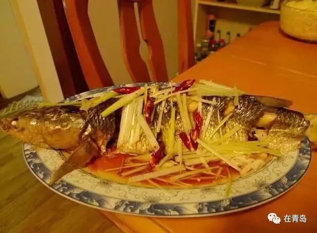 实拍青岛开春第一鲜开凌梭 错过再等一年(图)