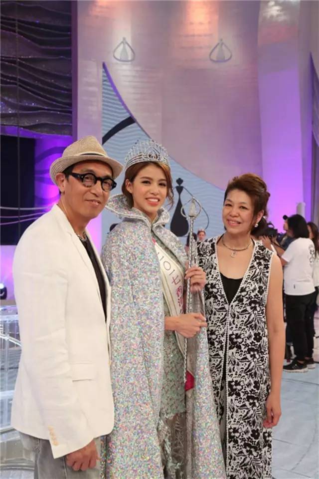 2017港姐冠军是个龅牙妹,大嘴塞得进后冠,真心怀念蔡少芬袁咏仪胡