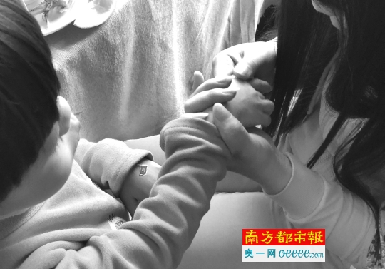 揭秘网上造婴工厂:性行为代孕最低不到30万元