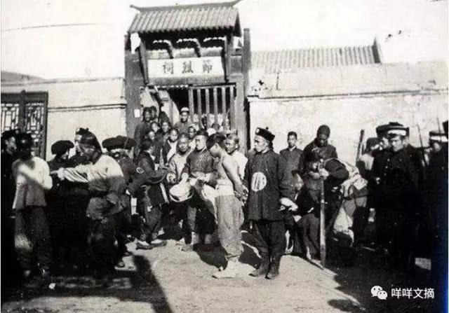 49张西方传教士镜头下的老照片：香港的歌女、临行前的义和团