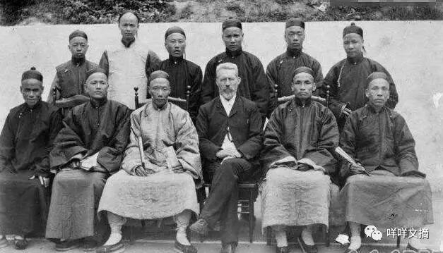 49张西方传教士镜头下的老照片：香港的歌女、临行前的义和团