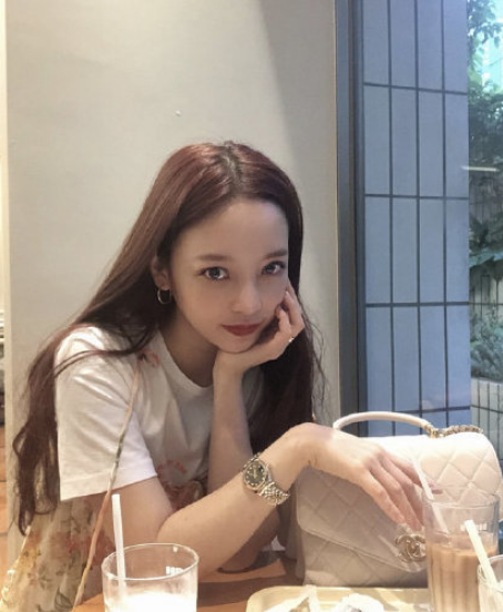 具荷拉轻生被救后，韩国住址被无良媒体曝光，移居日本修养身体