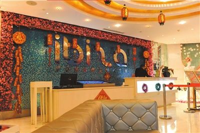 北京警方注销“房姐”户口 当事警察被停职禁闭