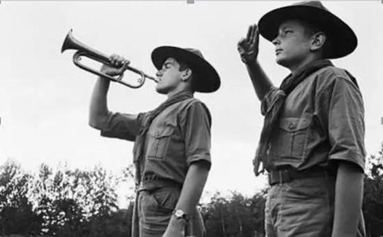 (早期的童子军形象)