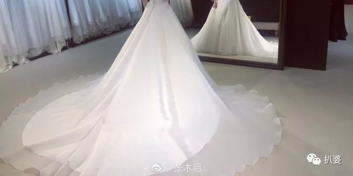 双双否认却处处暧昧贾乃亮和邓伦前女友的新恋情里好多宝藏啊