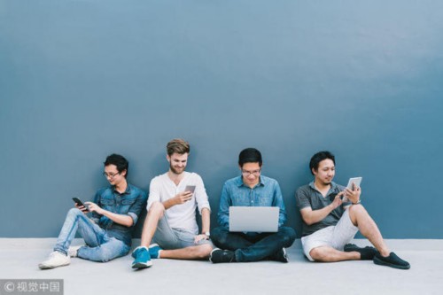 46岁中学老师和17岁女学生不雅视频曝光，律师：建议化学阉割