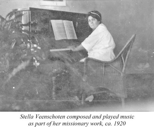 ■斯特拉·温斯霍滕在演奏钢琴