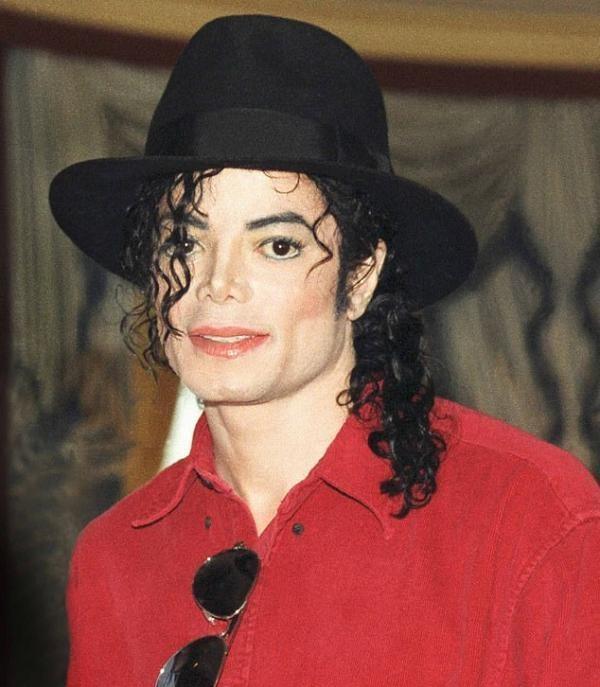 明星站队迈克杰克逊性侵事件 多数人力挺MJ:死人是没法开口的