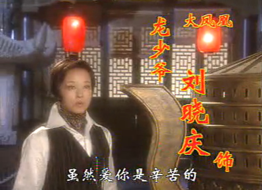 眉毛一挑，英气十足。