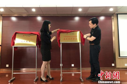 宁夏医科大学总医院成为中国西北地区首家被中国红十字基金会授予成长天使基金定点医院和“小胖威利患者关爱项目”定点诊疗中心的医院。 李佩珊 摄 宁夏医科大学总医院成为中国西北地区首家被中国红十字基金会授予成长天使基金定点医院和“小胖威利患者关爱项目”定点诊疗中心的医院。 李佩珊 摄