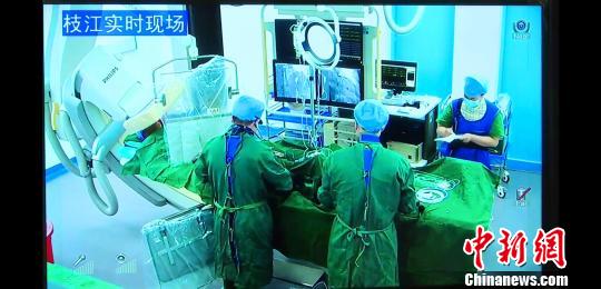 湖北省心脏冠脉介入手术进入5G时代 刘康 摄